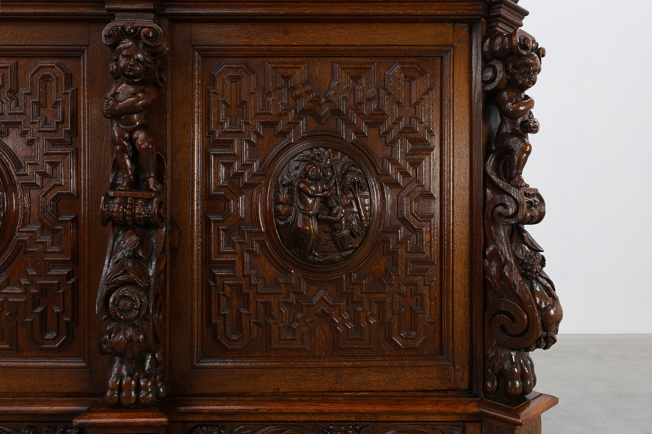 Flemish renaissance "beeldenkast" cabinet in oak wood Antwerp, ca. 1630thumbnail